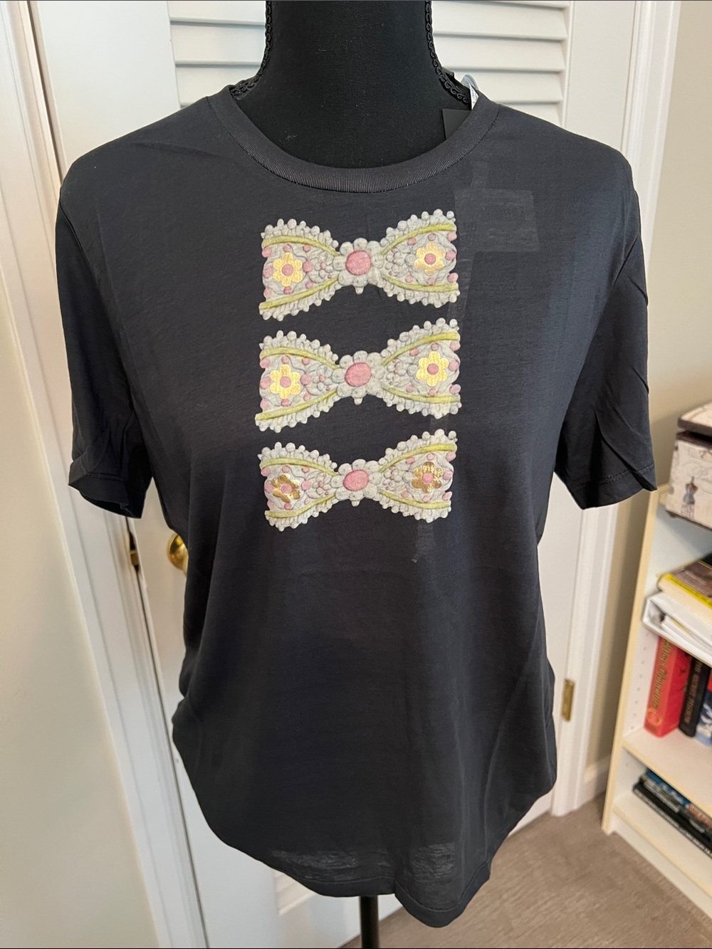 Foil printed tee size L.
